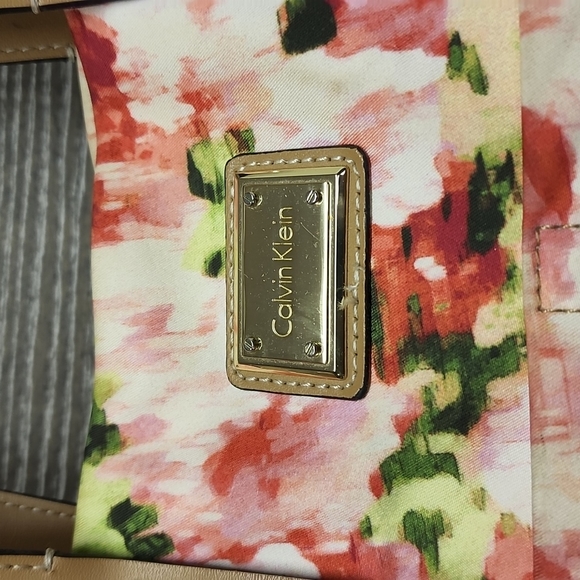 Calvin Klein floral pink and green small tote bag - Picture 5 of 12